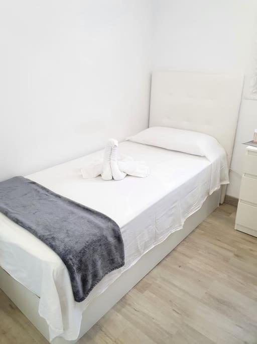 Habitaciones Bonitas Y Comodas L'Hospitalet de Llobregat Esterno foto