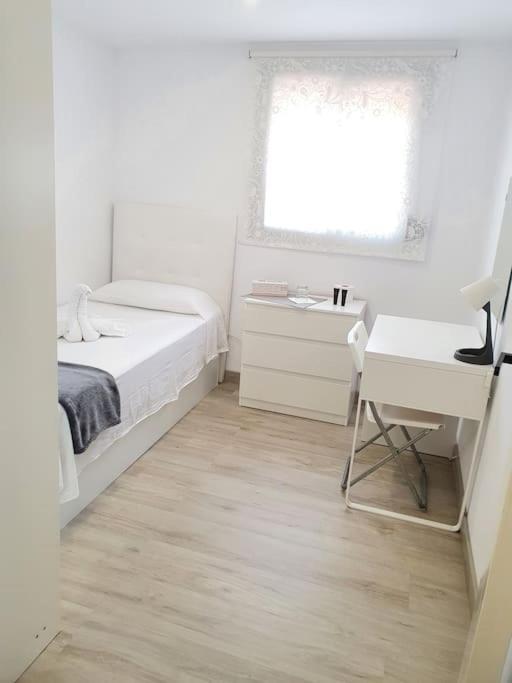 Habitaciones Bonitas Y Comodas L'Hospitalet de Llobregat Esterno foto