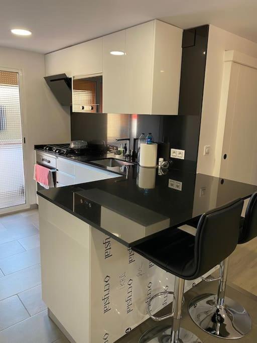 Habitaciones Bonitas Y Comodas L'Hospitalet de Llobregat Esterno foto