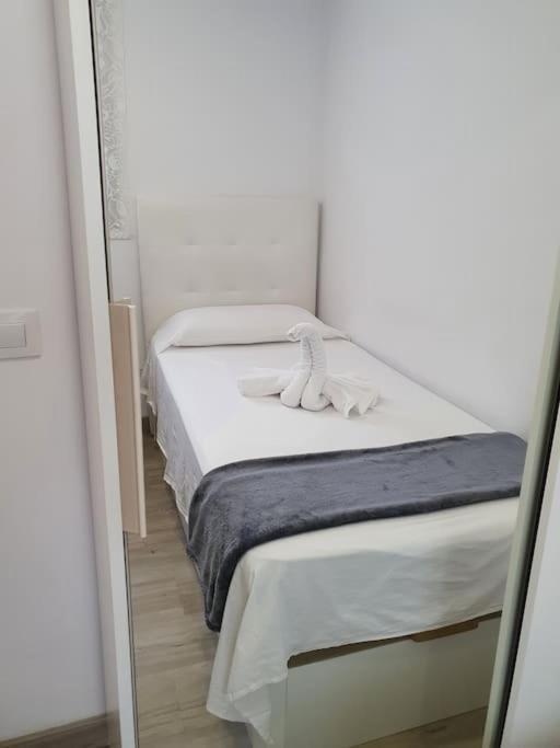 Habitaciones Bonitas Y Comodas L'Hospitalet de Llobregat Esterno foto