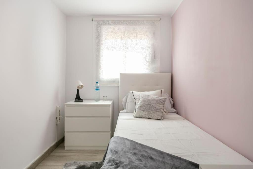 Habitaciones Bonitas Y Comodas L'Hospitalet de Llobregat Esterno foto