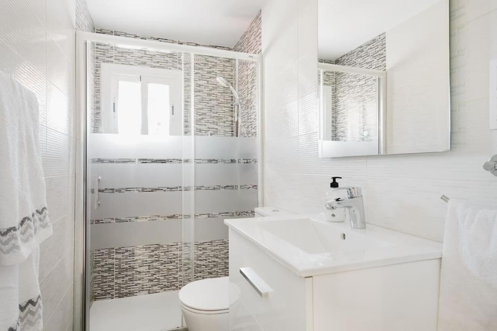 Habitaciones Bonitas Y Comodas L'Hospitalet de Llobregat Esterno foto